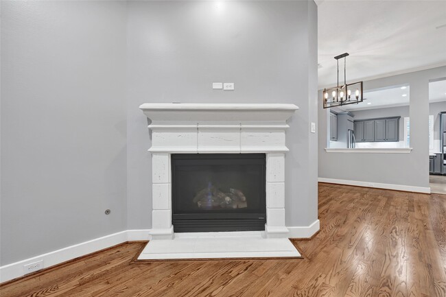 Building Photo - 210 Breezy Way