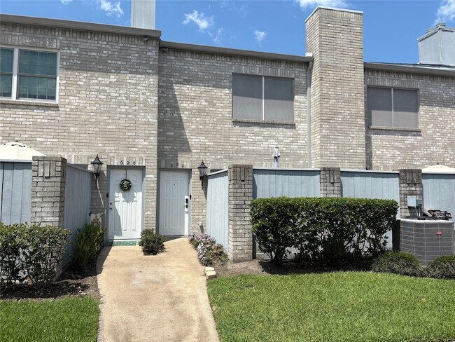 Primary Photo - 622 Wilcrest Dr
