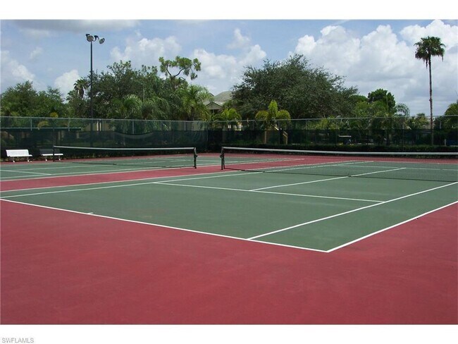 Building Photo - Beautifully  3-bedroom, 2-bath unit located in the desirable Venetian Palms community in Fort Mye...