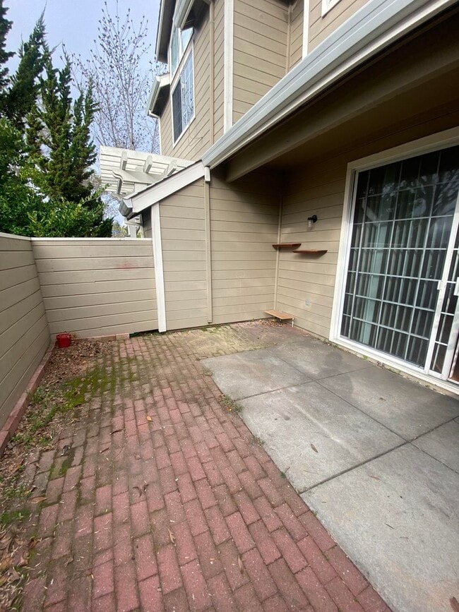 Building Photo - 321 Treasure Island Dr