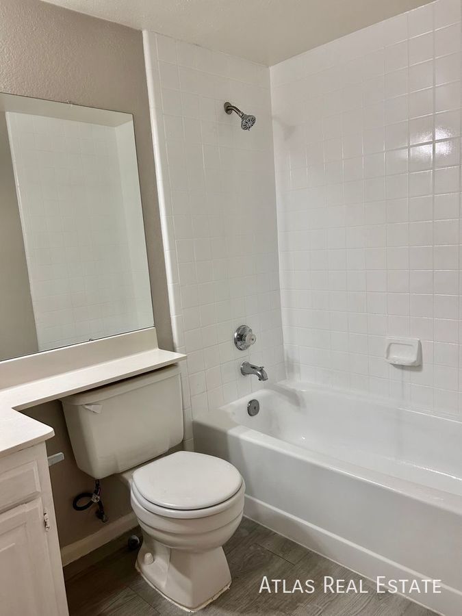 Building Photo - 15402 N 28th St