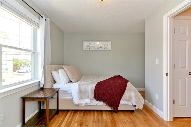 Building Photo - 28 Richardson St