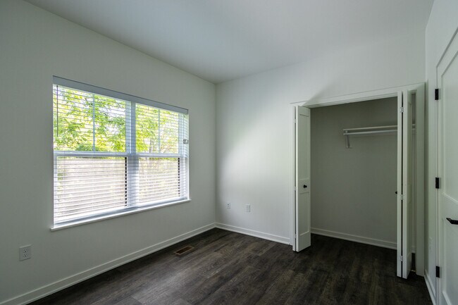 Building Photo - 1920 Edwards St