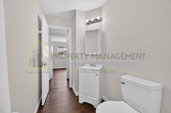 Building Photo - Charming 3-Bedroom Gem on Albatross Way - Cozy Living in Sacramento