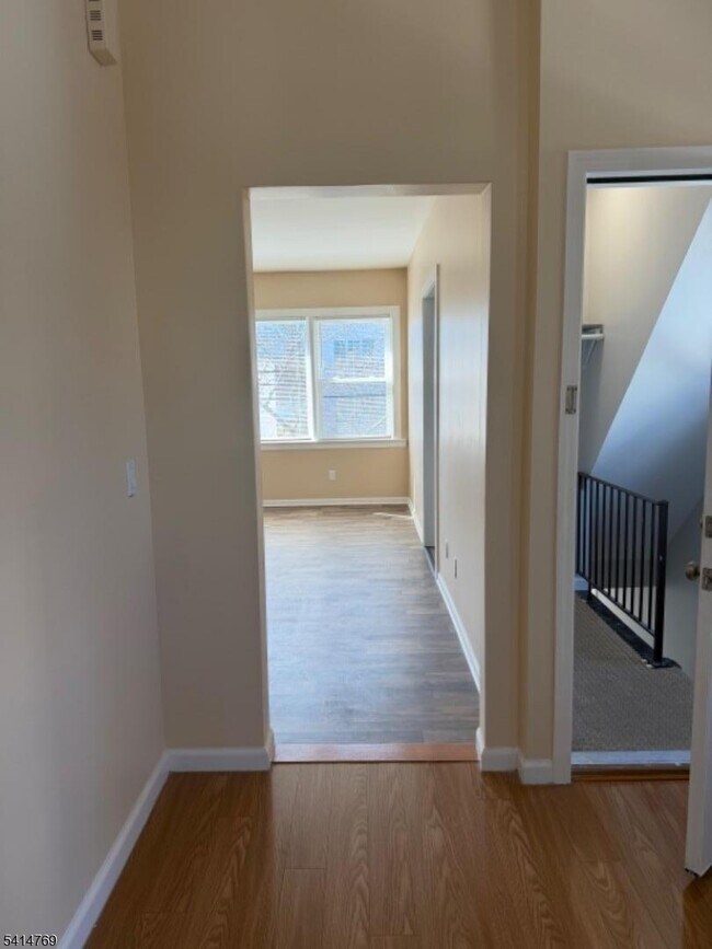 Building Photo - 182 Pierre Ave