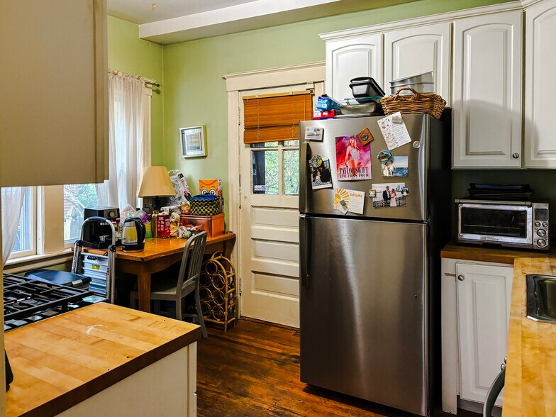 Kitchen - 7 Austin Park