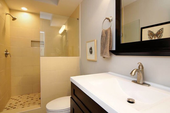 Ceramic Tile Bathroom - Zoe Llc