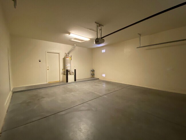 Building Photo - 3265 E Hampton Ln