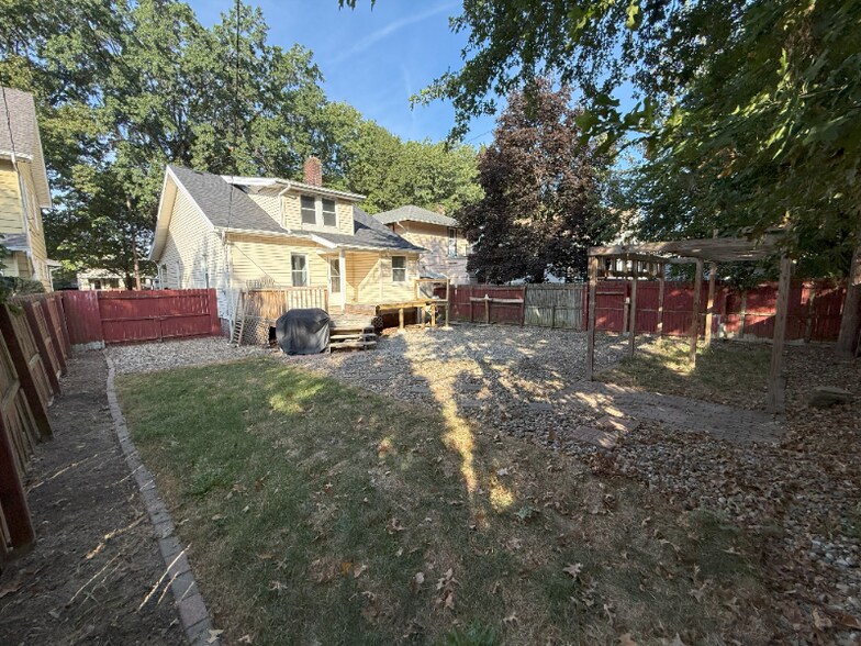 Building Photo - 3347 W 131st St