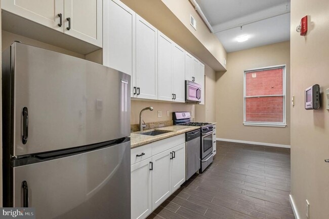 Building Photo - 1720 Sansom St