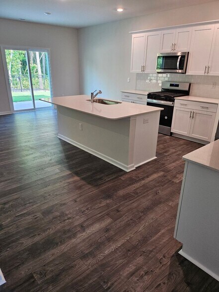 Building Photo - 925 Canis Minor Rd