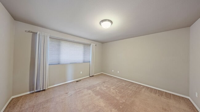 Building Photo - 4 Bed 2.5 Bath - Small Pet Friendly - Large Backyard - NAS Whidbey