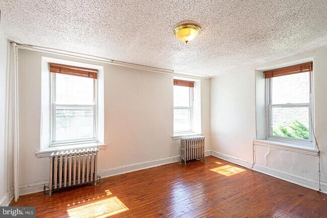 Building Photo - 3719 Calumet St