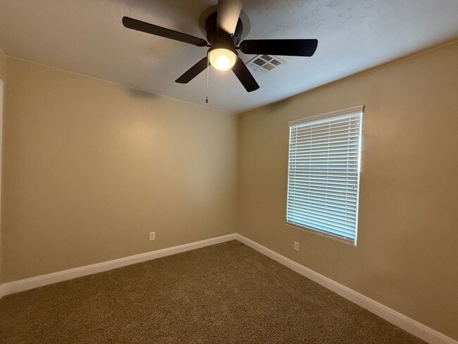 Building Photo - Townhome in Casitas at Hidden Valley with ...