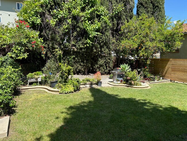 Building Photo - 1425 Allison Ave