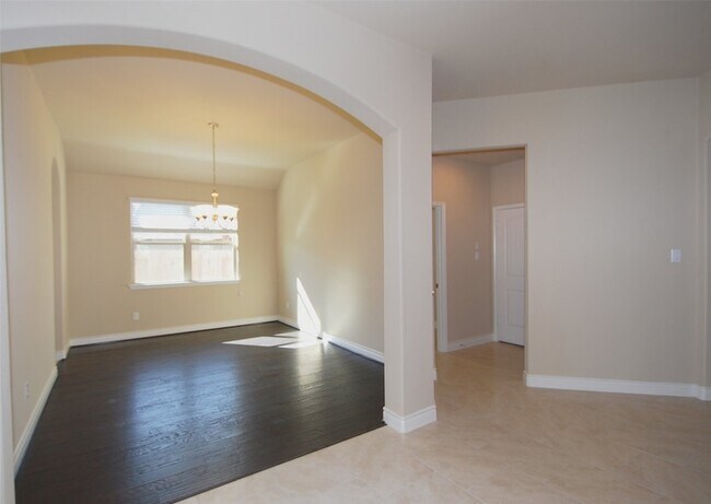 Building Photo - 5607 S Denham Ridge Ln