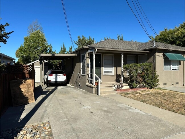 Building Photo - 3833 Donner St