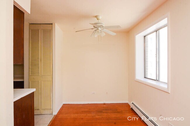 Building Photo - 850 W Margate Terrace