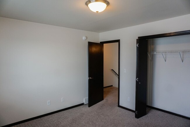 Building Photo - 3 Bed 3 Bath Twin Home