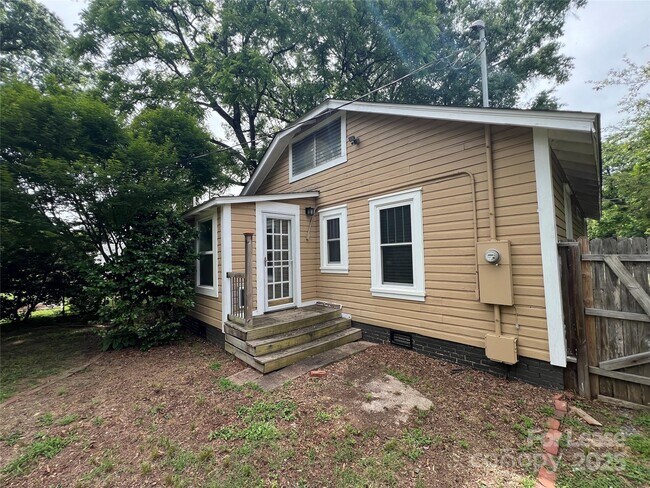 Building Photo - 1525 Browns Ave