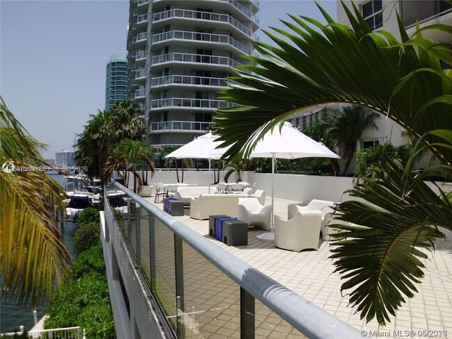 Building Photo - 5880 Collins Ave