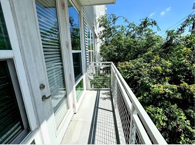 Building Photo - 1111 N Durham Dr