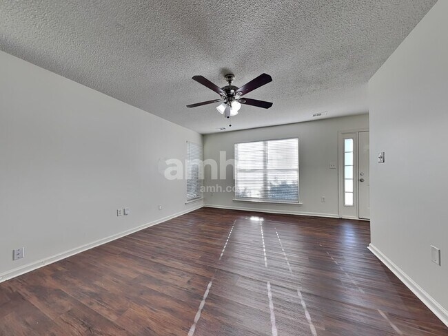 Building Photo - 145 Parkview Rd