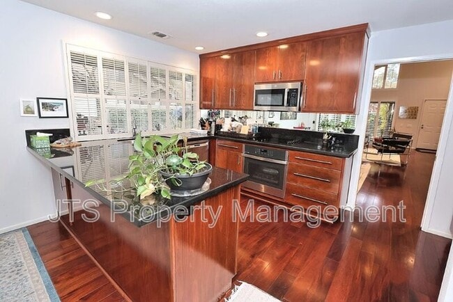 Building Photo - 2010 Promontory Point Ln