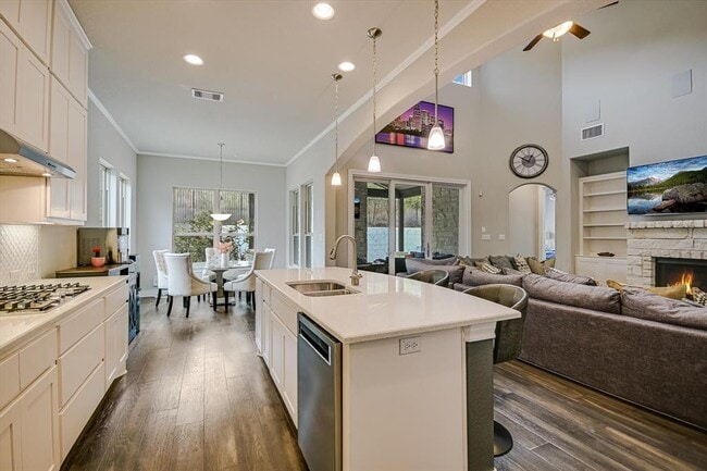 Building Photo - 501 Anfield Cir