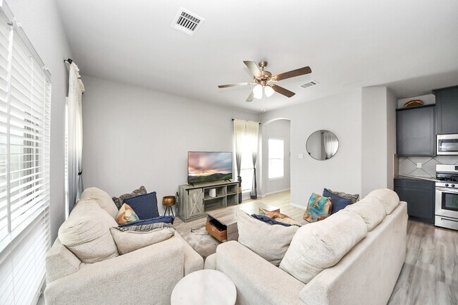 Building Photo - 13323 Colina Mdws Ln