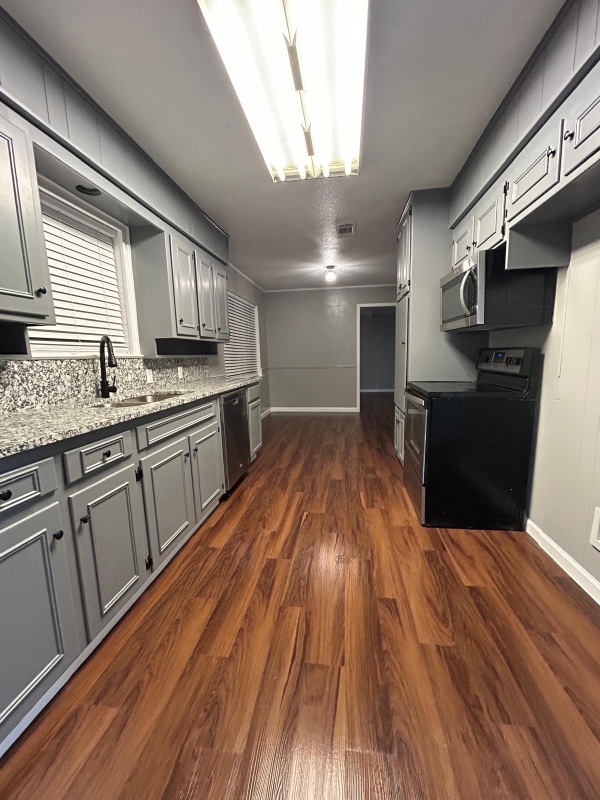 Building Photo - 704 W Pleasantview Dr