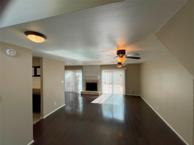 Building Photo - 12315 Glenview Dr