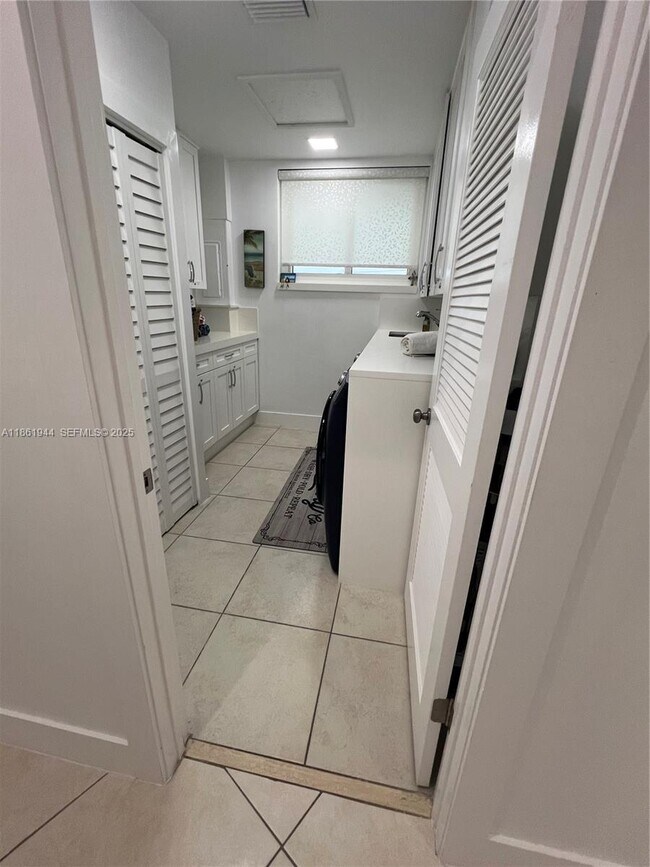 Building Photo - 7760 Aviation Blvd