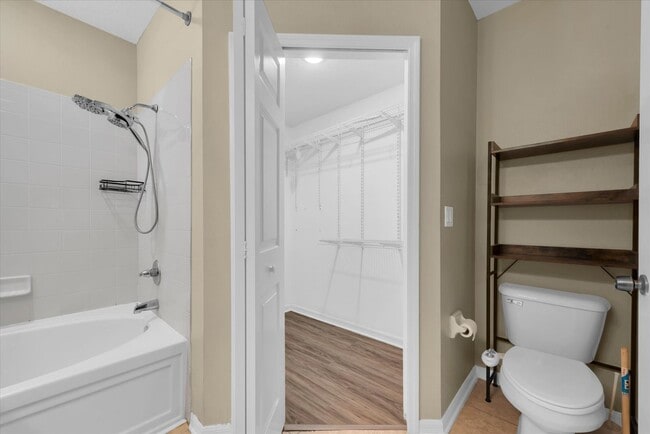 Building Photo - Updated 4BR with Bonus Room in Riverview!