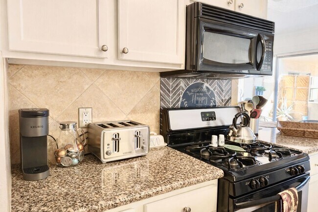 Building Photo - Poolside Condo