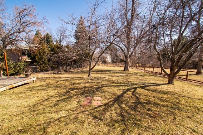 Building Photo - 2206 Wakefield Dr