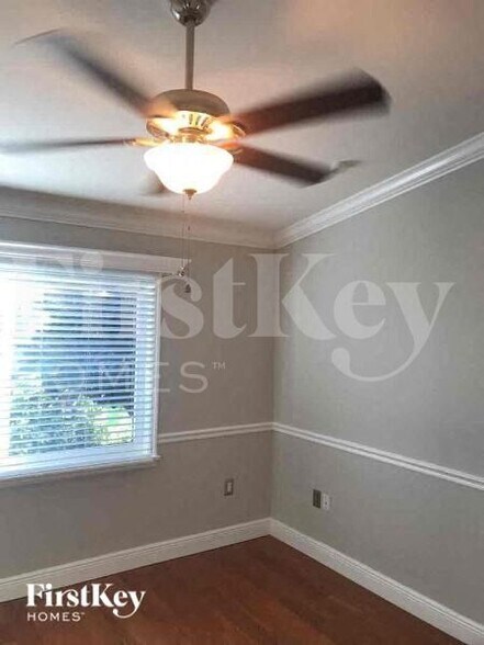 Building Photo - 17261 Oriole Rd