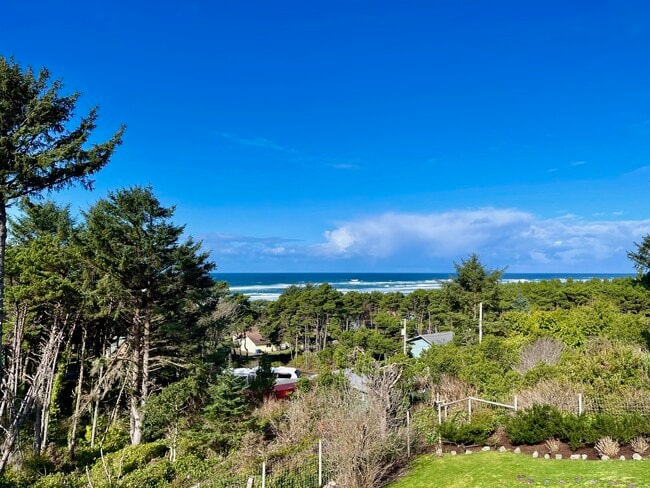 Building Photo - 2780 SW Breakers Dr