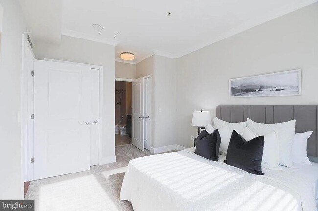 Building Photo - 815 N Patrick St