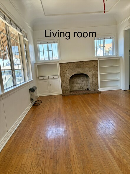 Living room - 1046 Saint Louis Ave