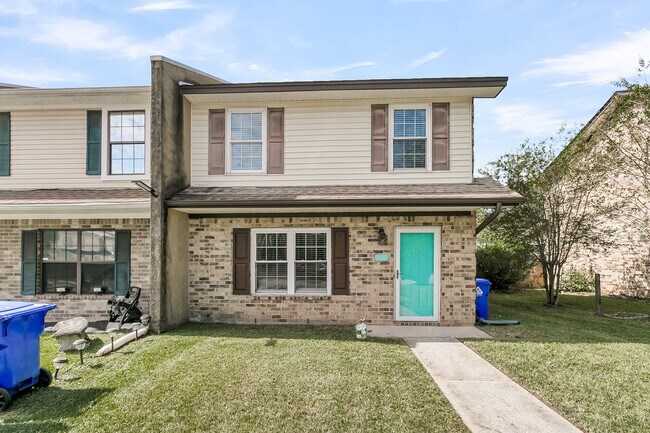 Primary Photo - 3 Bedroom 1.5 Bath Town Home in North Char...