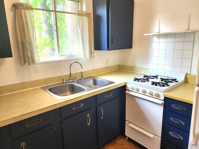 Building Photo - 3884 N West River Rd