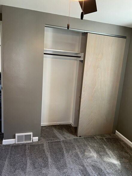 Building Photo - 5136 Fieldcrest Dr