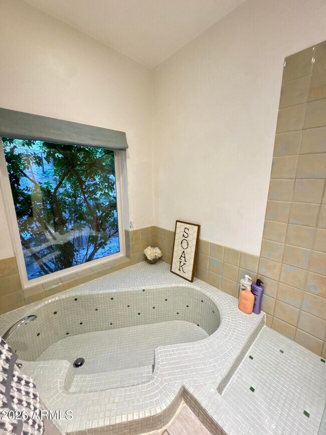 Building Photo - 6802 N 26th St