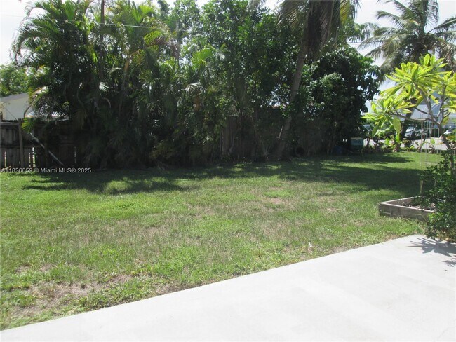 Building Photo - 4831 Bayview Dr