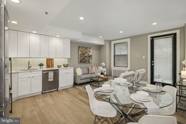 Building Photo - 2031 Locust St