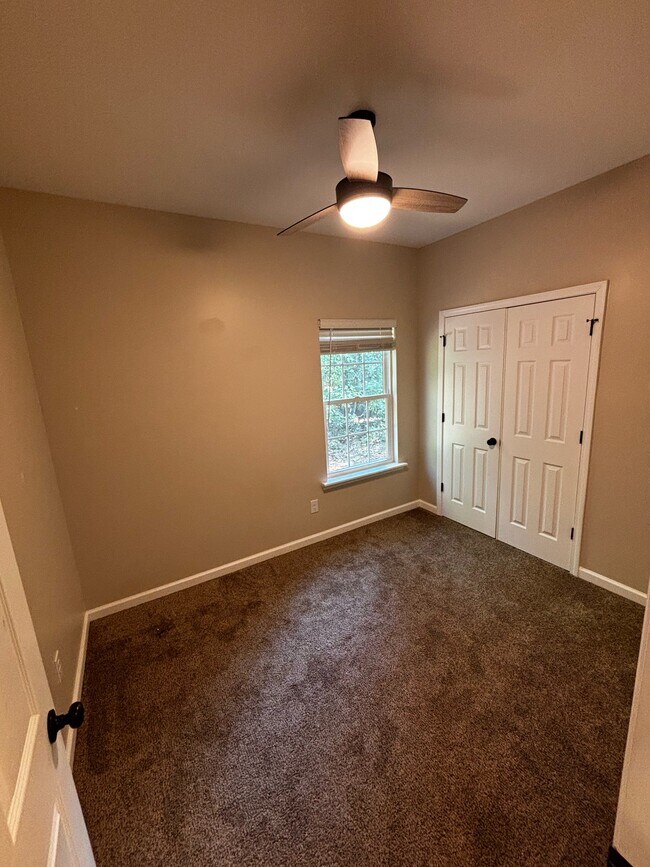 Building Photo - 715 Truman St