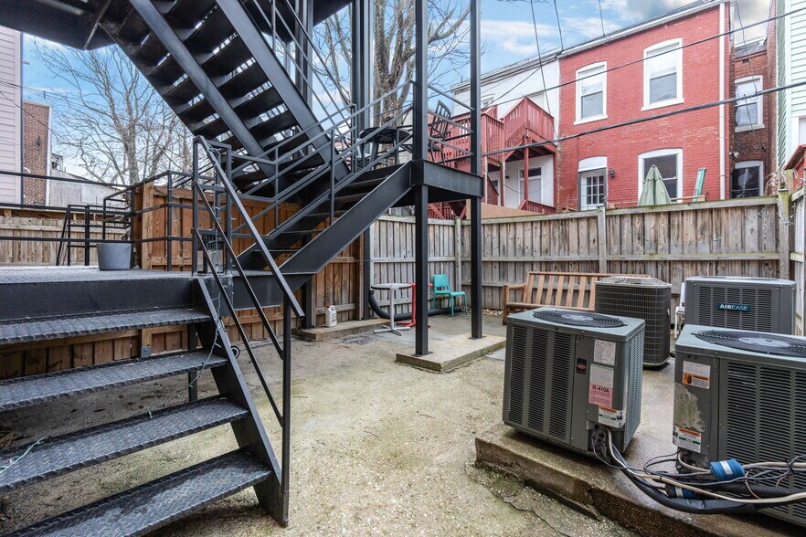 Building Photo - 1448 Newton St NW