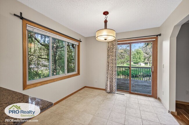 Building Photo - 4 Bedroom Home **Free November Rent with a...