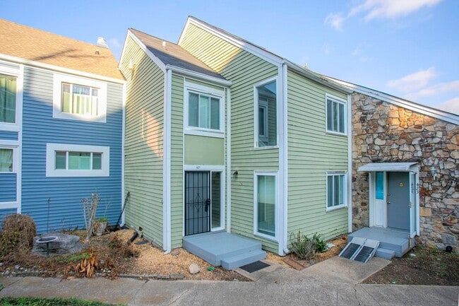 Primary Photo - 421 Raintree Dr